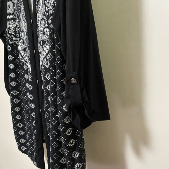 Maurices black & white tunic w/large design, size 2 - Picture 5 of 11